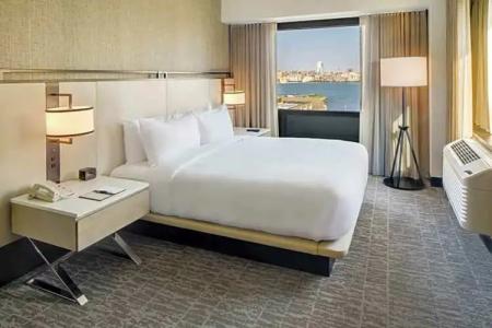DoubleTree by Hilton & Suites Jersey City - 28