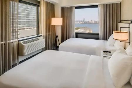 DoubleTree by Hilton & Suites Jersey City - 40