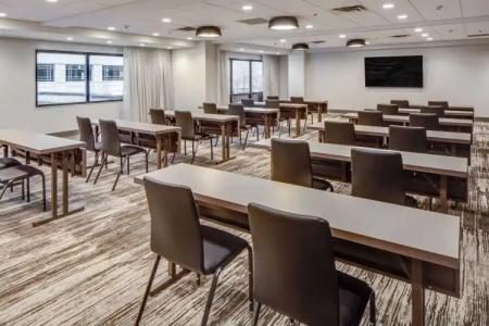 DoubleTree by Hilton & Suites Jersey City - 22