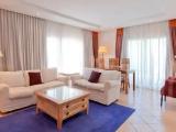 2 Bedrooms XTRA Beach House with Garden