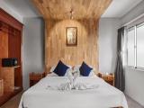 Deluxe Double room with city view