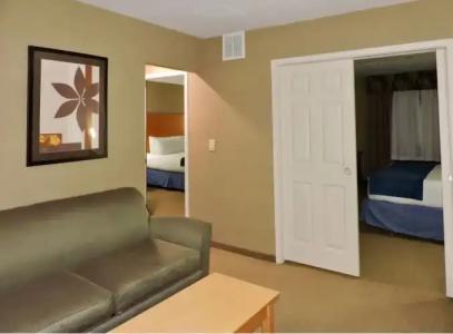 Marco LaGuardia & Suites - 72