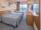 Standard Triple room with sea view