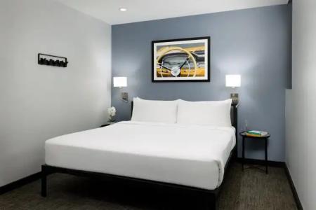 OYO Times Square - 4