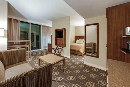 Wyndham Garden Chinatown - 12