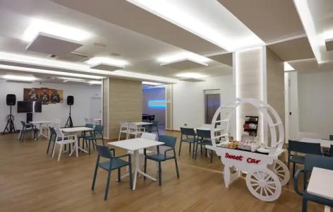 Flamingo Beach Resort - Adults Recommended - 14