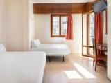 Standard Triple room with balcony