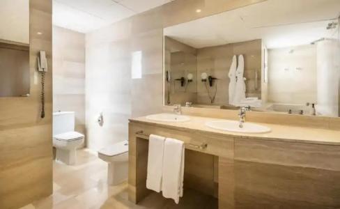 Ilunion Almirante - 105