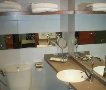 ApartSenator Barcelona - 8