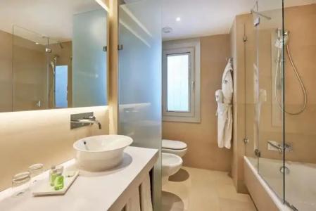 NH Sants Barcelona - 84