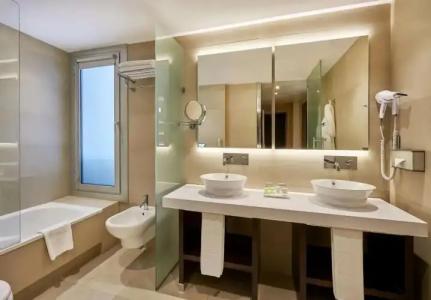 NH Sants Barcelona - 82