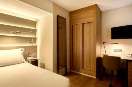 NH Sants Barcelona - 39