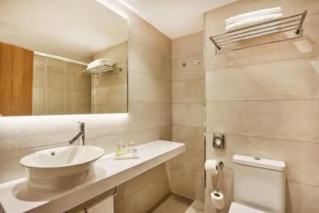 NH Sants Barcelona - 19