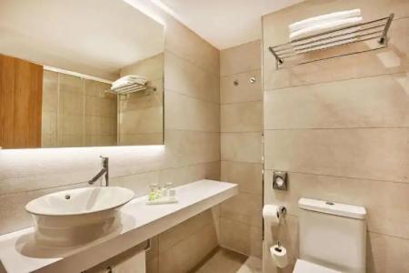 NH Sants Barcelona - 53