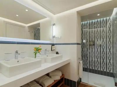 H10 Universitat - 51