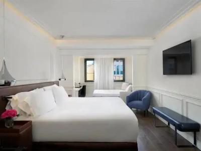 H10 Universitat - 45