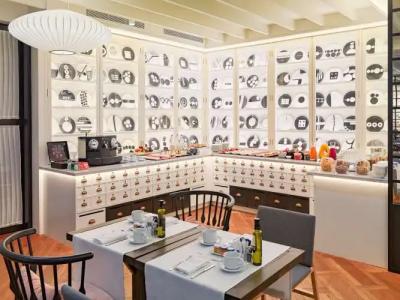 H10 Universitat - 20