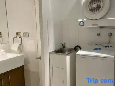 APX World Square - 81