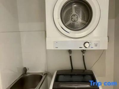 APX World Square - 80