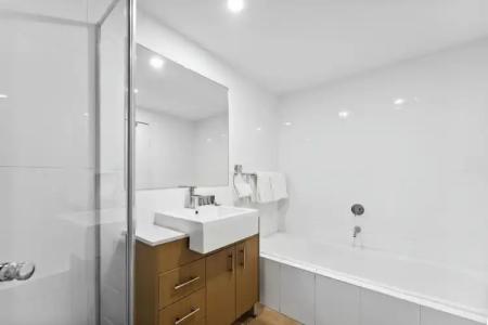 APX World Square - 101