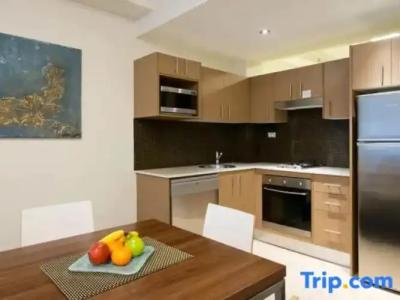 APX World Square - 90