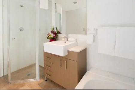 APX World Square - 106