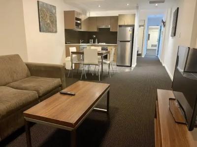 APX World Square - 128