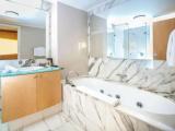 2 Bedrooms Apartment with garden view