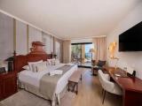 Deluxe Preferred Club room seafront