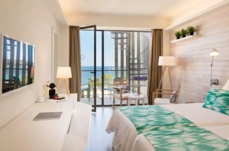 FERGUS Style Palmanova - Adults Only - 32