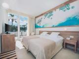 Double room with pool view