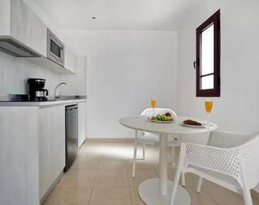 Broncemar Beach Suites - 68