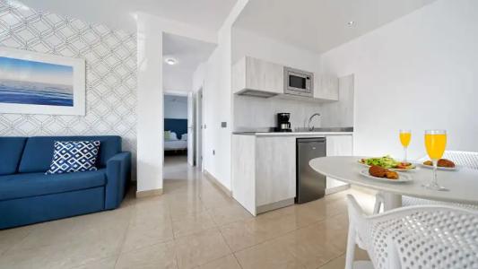 Broncemar Beach Suites - 23