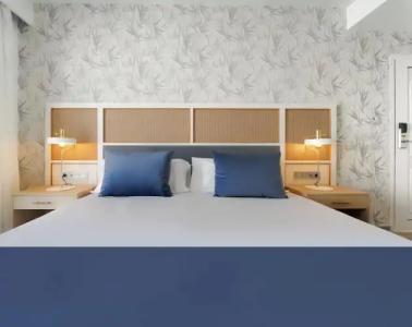 Broncemar Beach Suites - 52