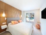 Double room with partial sea view