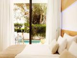 White Swim-Up Double room