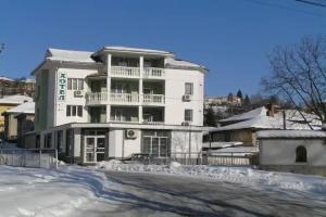 Karadzhovy Guest House, Kalofer
