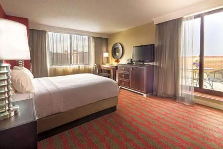 LaGuardia Plaza - 37