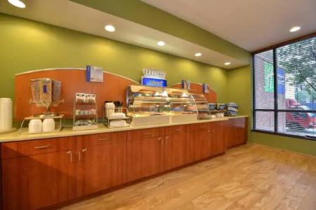 Holiday Inn Express Manhattan Midtown West, an IHG - 25