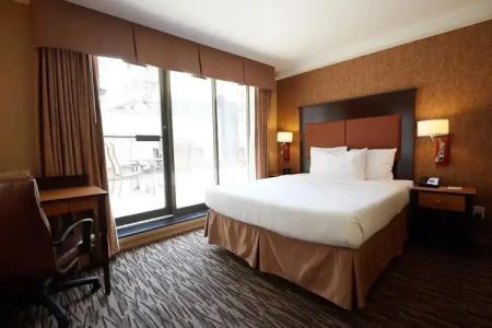 The at Fifth Avenue - 36