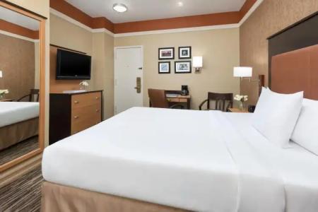 The at Fifth Avenue - 6