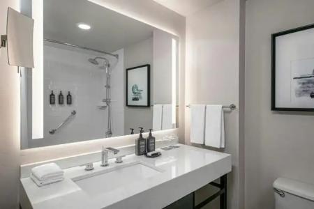 Sheraton LaGuardia East - 26