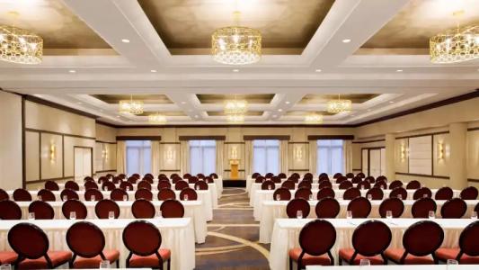 Sheraton LaGuardia East - 12