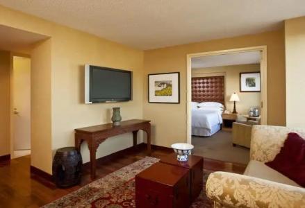 Sheraton LaGuardia East - 3