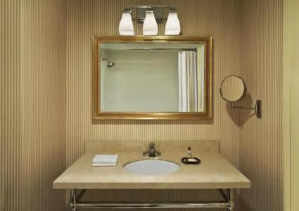 Sheraton LaGuardia East - 7