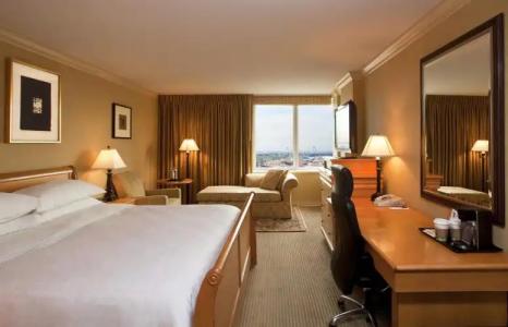 Sheraton LaGuardia East - 4