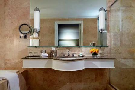 Omni Berkshire Place - 84