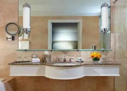 Omni Berkshire Place - 60