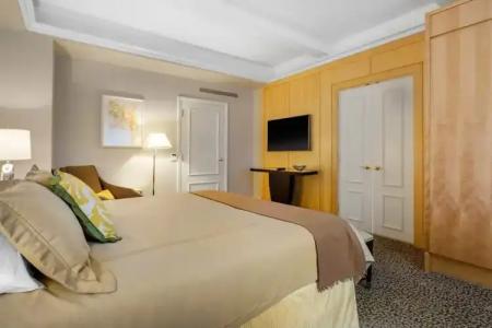 Omni Berkshire Place - 75