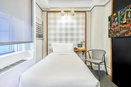 Paramount Times Square - 38